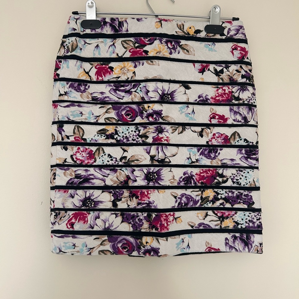 White House Black Market Floral Pencil Skirt